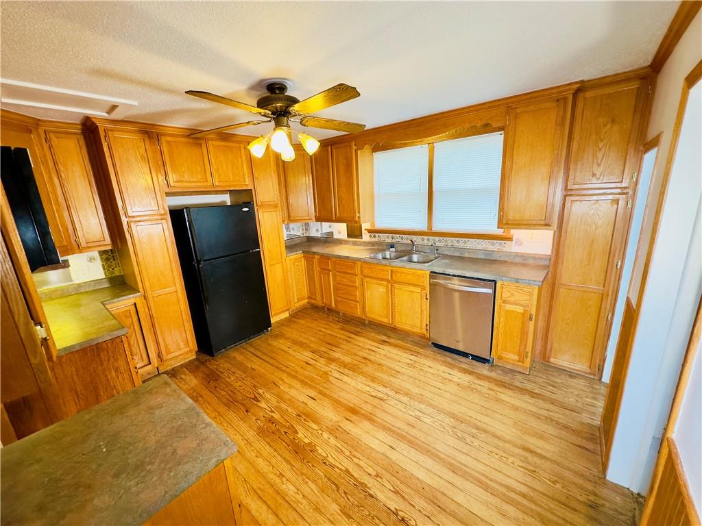 409 West Miller Street Appleton City, MO 64724 - Photo 3 of 41