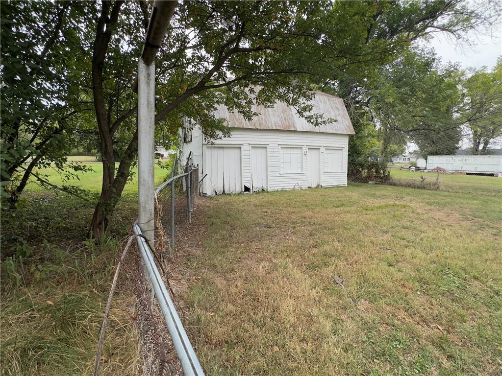 409 West Miller Street Appleton City, MO 64724 - Photo 40 of 41