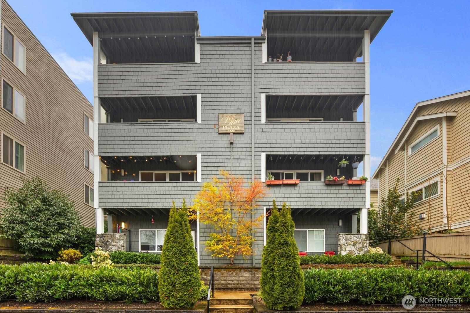 1729 18th Avenue, Unit 201 Seattle, WA 98122 - Photo 2 of 36