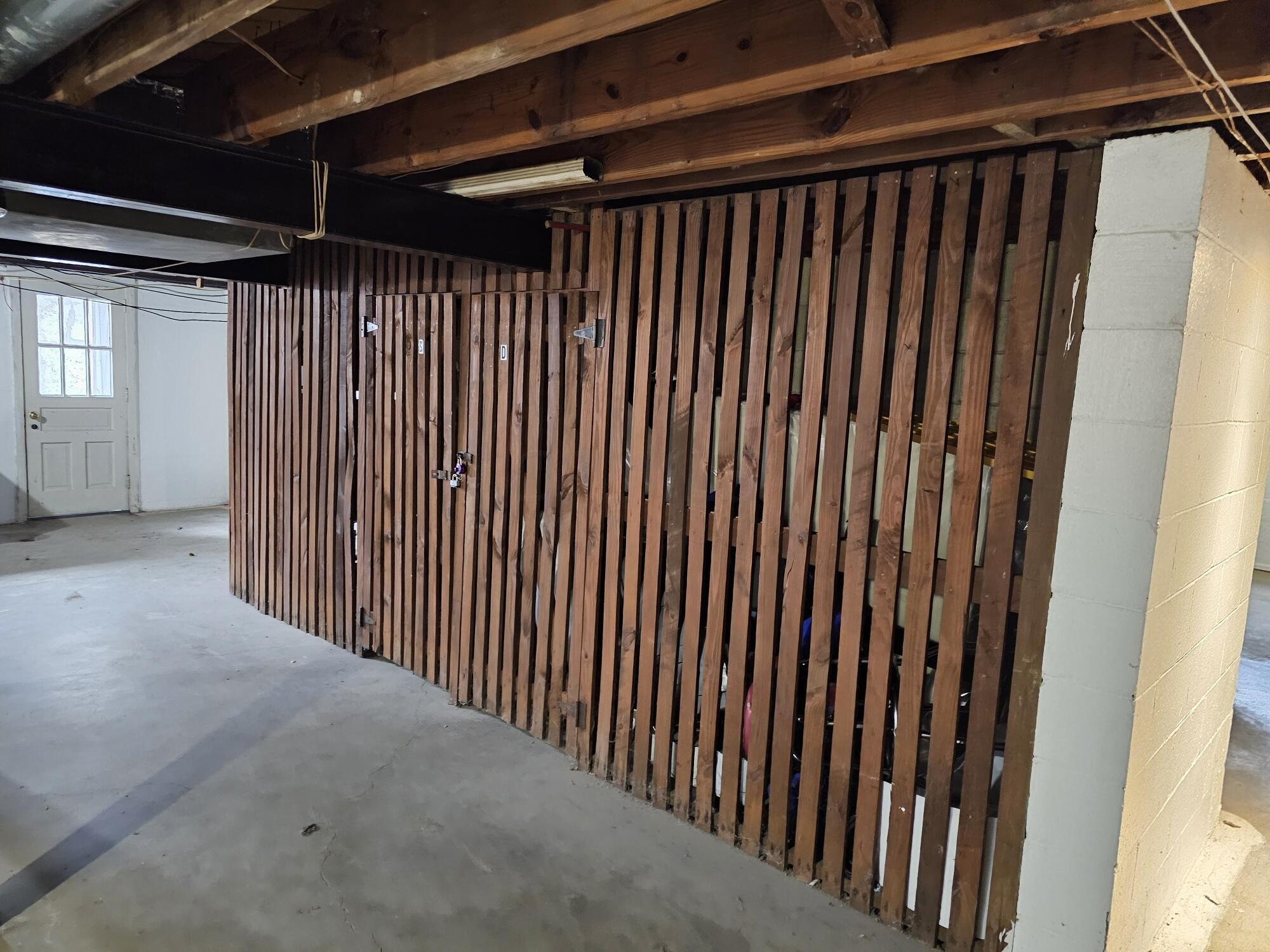 1156 South Cassingham Road Columbus, OH 43209 - Photo 8 of 20 1156StorageBD