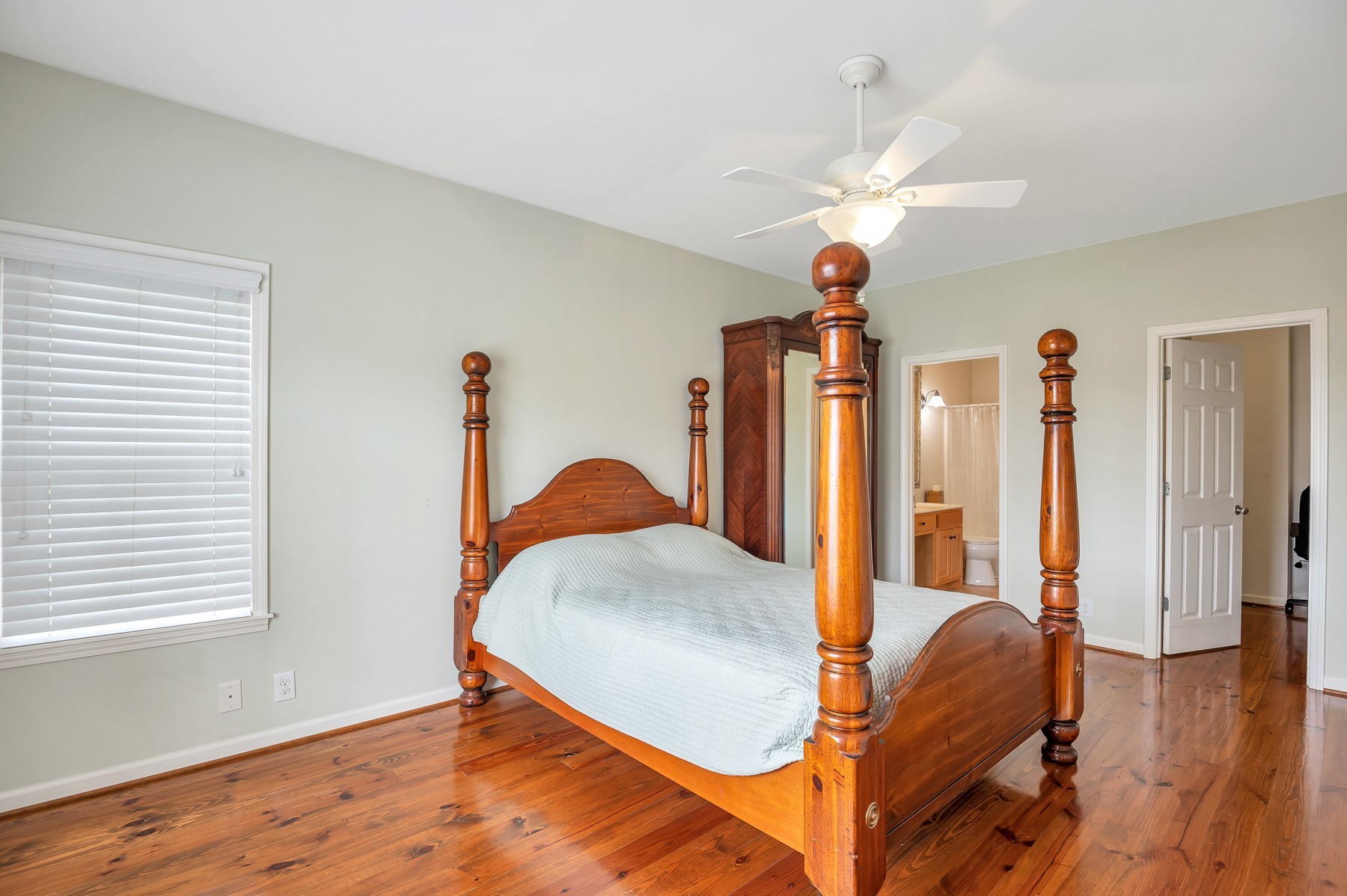 4949 Homer Worsham Road Springfield, TN 37172 - Photo 23 of 33 a living room with furniture and wooden floor