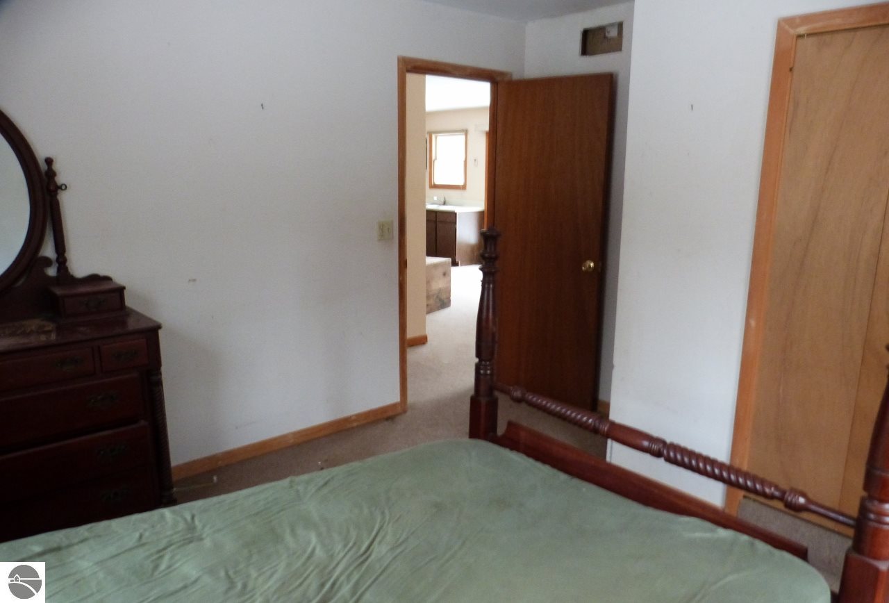 5369 Sylvan Point Road Honor, MI 49640 - Photo 12 of 28 1778348-11.JPG