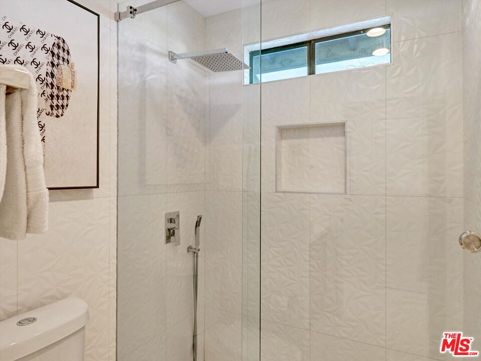 1920 North San Gorgonio Road Palm Springs, CA 92262 - Photo 18 of 23 a bathroom with a shower