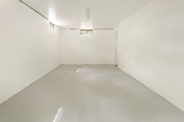 117 Clifton Drive Bushkill, PA 18324 - Photo 12 of 31 Garage