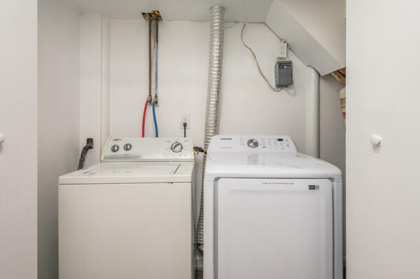 117 Clifton Drive Bushkill, PA 18324 - Photo 13 of 31 Laundry closet