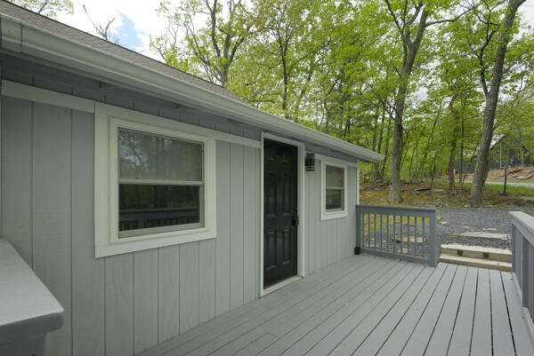 117 Clifton Drive Bushkill, PA 18324 - Photo 14 of 31 Deck