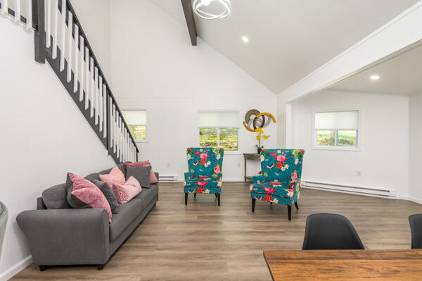 117 Clifton Drive Bushkill, PA 18324 - Photo 17 of 31 Living room