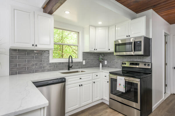 117 Clifton Drive Bushkill, PA 18324 - Photo 2 of 31 Kitchen