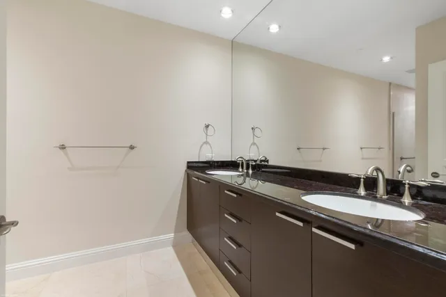 a view of entryway with outdoor area