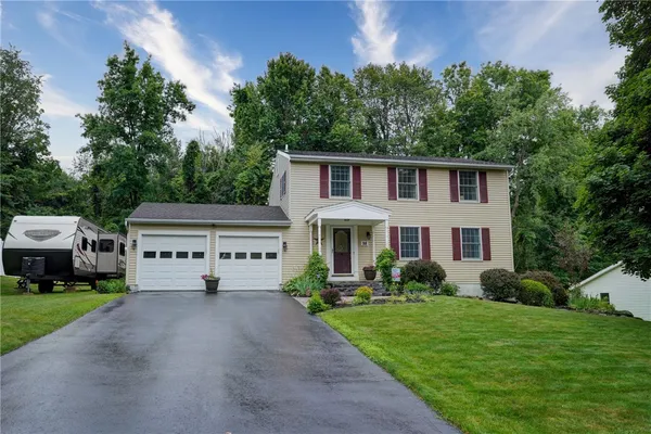 $299,900 | 98 Peakview Drive, Henrietta, NY 14467