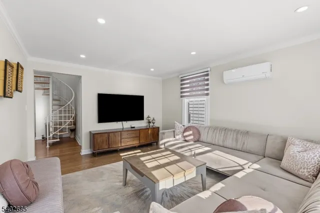 $3,850 | 48 Hobart Place, Unit 2, Clifton, NJ 07011