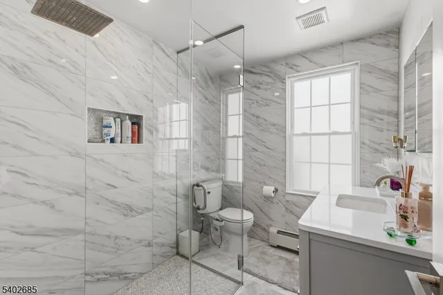 $3,850 | 48 Hobart Place, Unit 2, Clifton, NJ 07011