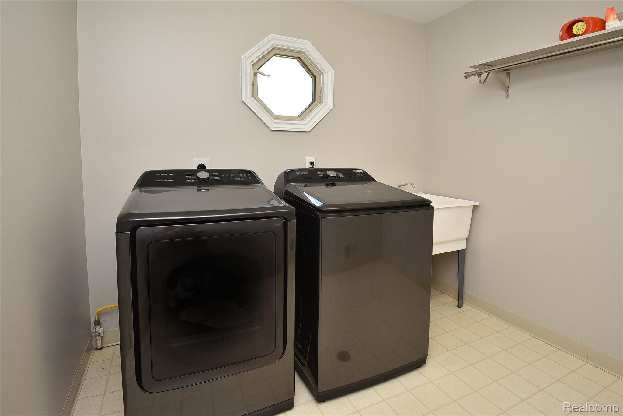 2259 Crystal Drive, Unit 32 Rochester, MI 48309 - Photo 22 of 37 2259 Crystal_22.JPG