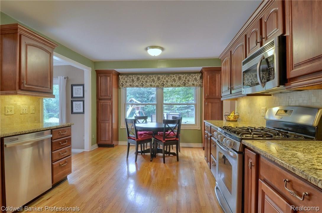 836 Foxhall Road Bloomfield Hills, MI 48304 - Photo 5 of 31 Kitchen_2nd_View.jpg