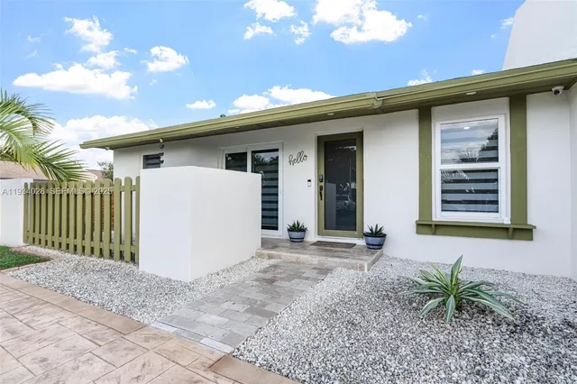 $3,195 | 10955 Southwest 122nd Place, Miami, FL 33186
