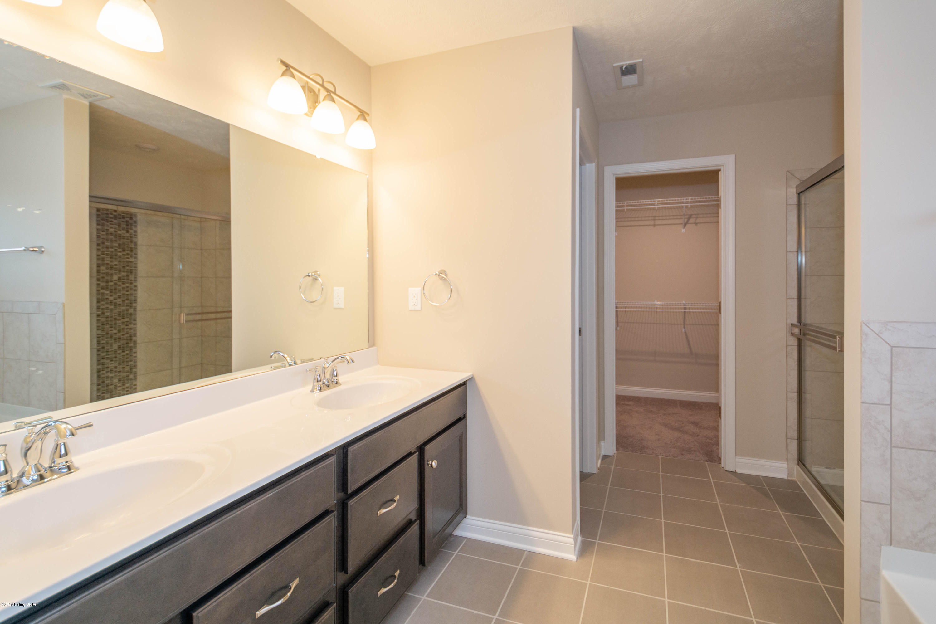 396 Highland Ridge Drive Mount Washington, KY 40047 - Photo 21 of 38 21-Owners Bathroom