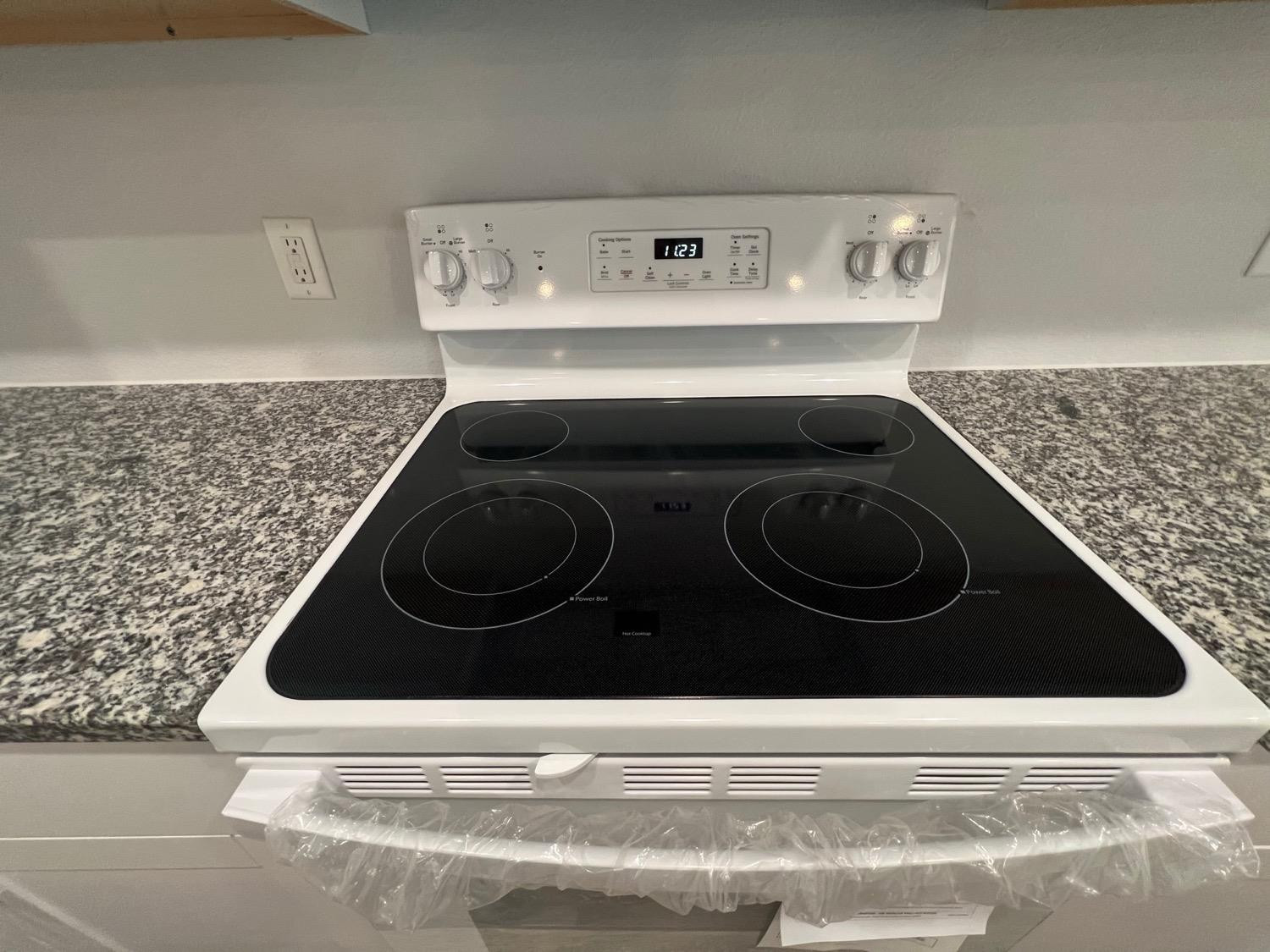 5611 Jarvis Street, Unit B Lubbock, TX 79416 - Photo 10 of 20 a close view of stove