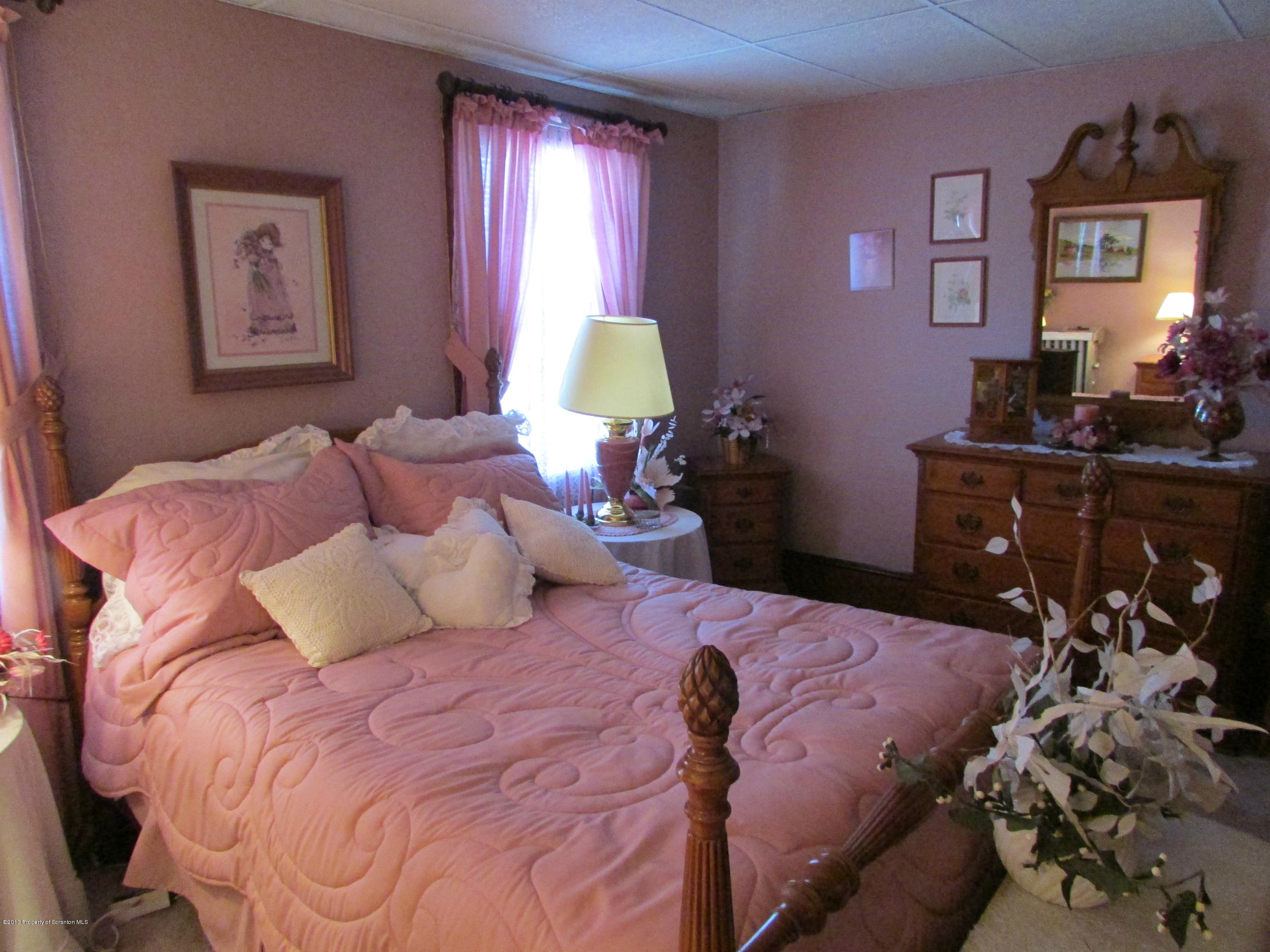 331 Spring Street Scranton, PA 18508 - Photo 4 of 14 Gallery Image 4