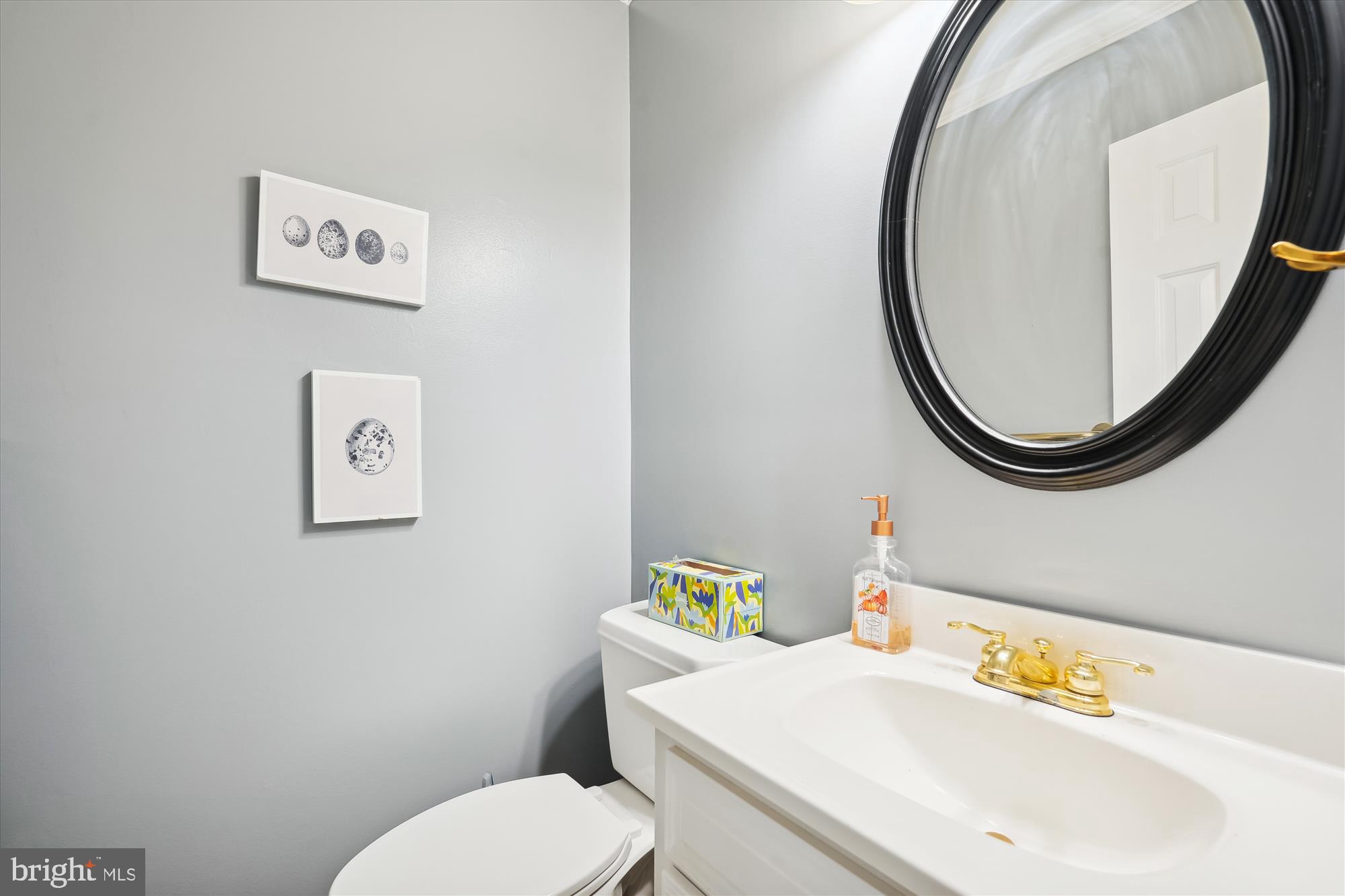 7300 Greentree Road Bethesda, MD 20817 - Photo 15 of 26 Powder Room