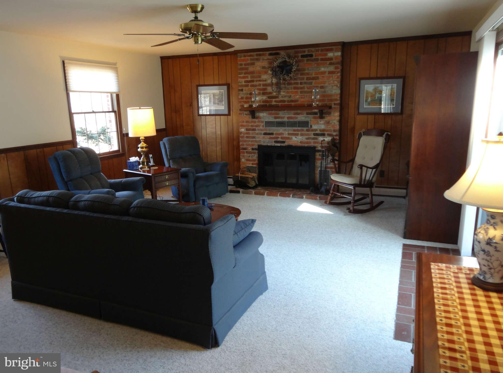 19001 Muncaster Road Derwood, MD 20855 - Photo 5 of 30 Family Room