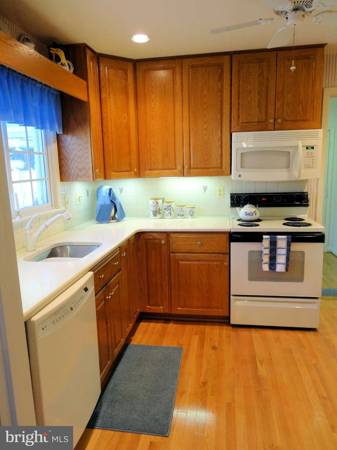 19001 Muncaster Road Derwood, MD 20855 - Photo 9 of 30 Kitchen