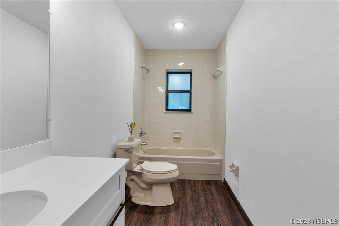 6202 Yellowstone Drive Port Orange, FL 32127 - Photo 27 of 34 a bathroom with a toilet a sink and bathtub