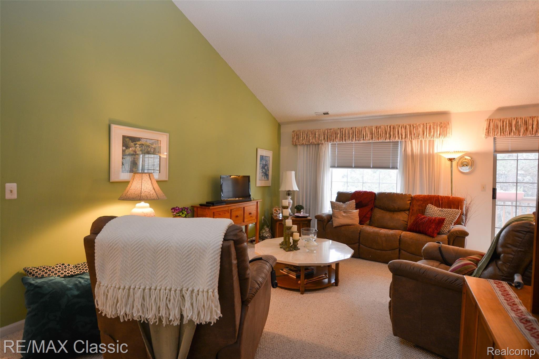 776 South Milford Road Milford, MI 48381 - Photo 4 of 17 Great Room
