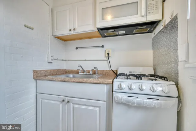 $1,000 | 1208 North Calvert Street, Unit 3, Baltimore, MD 21202