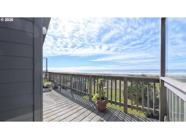 $395,000 | 29134 Ellensburg Avenue, Unit 1, Gold Beach, OR 97444