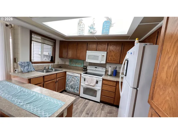 $395,000 | 29134 Ellensburg Avenue, Unit 1, Gold Beach, OR 97444