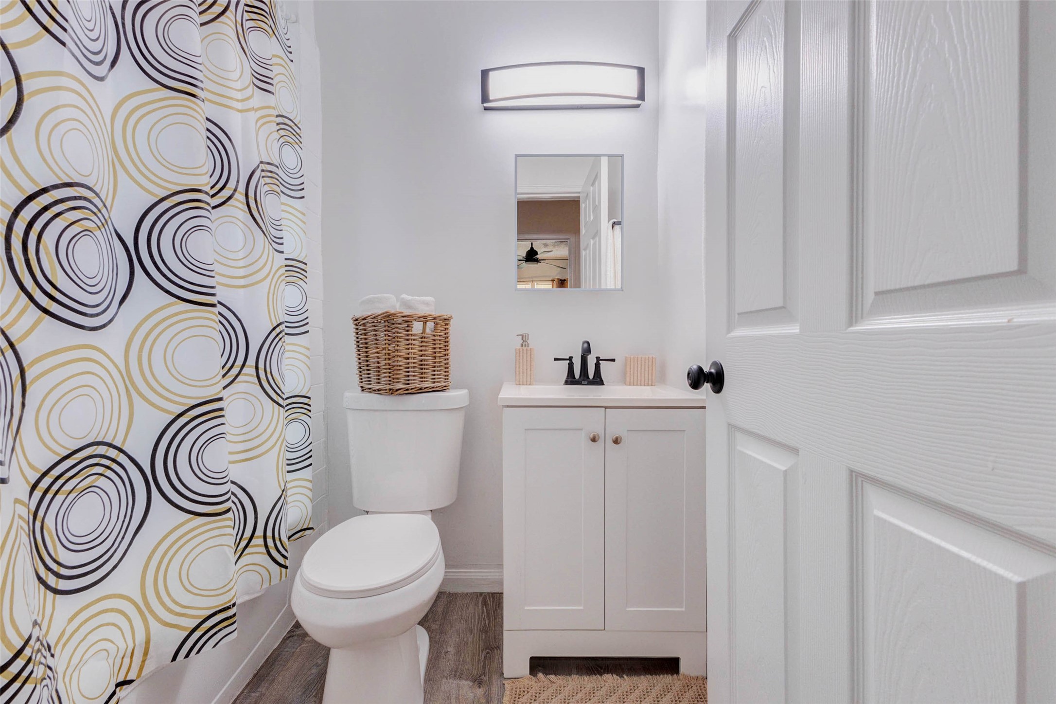 2902 Truxillo Street Houston, TX 77004 - Photo 16 of 32 a bathroom with a sink and a toilet
