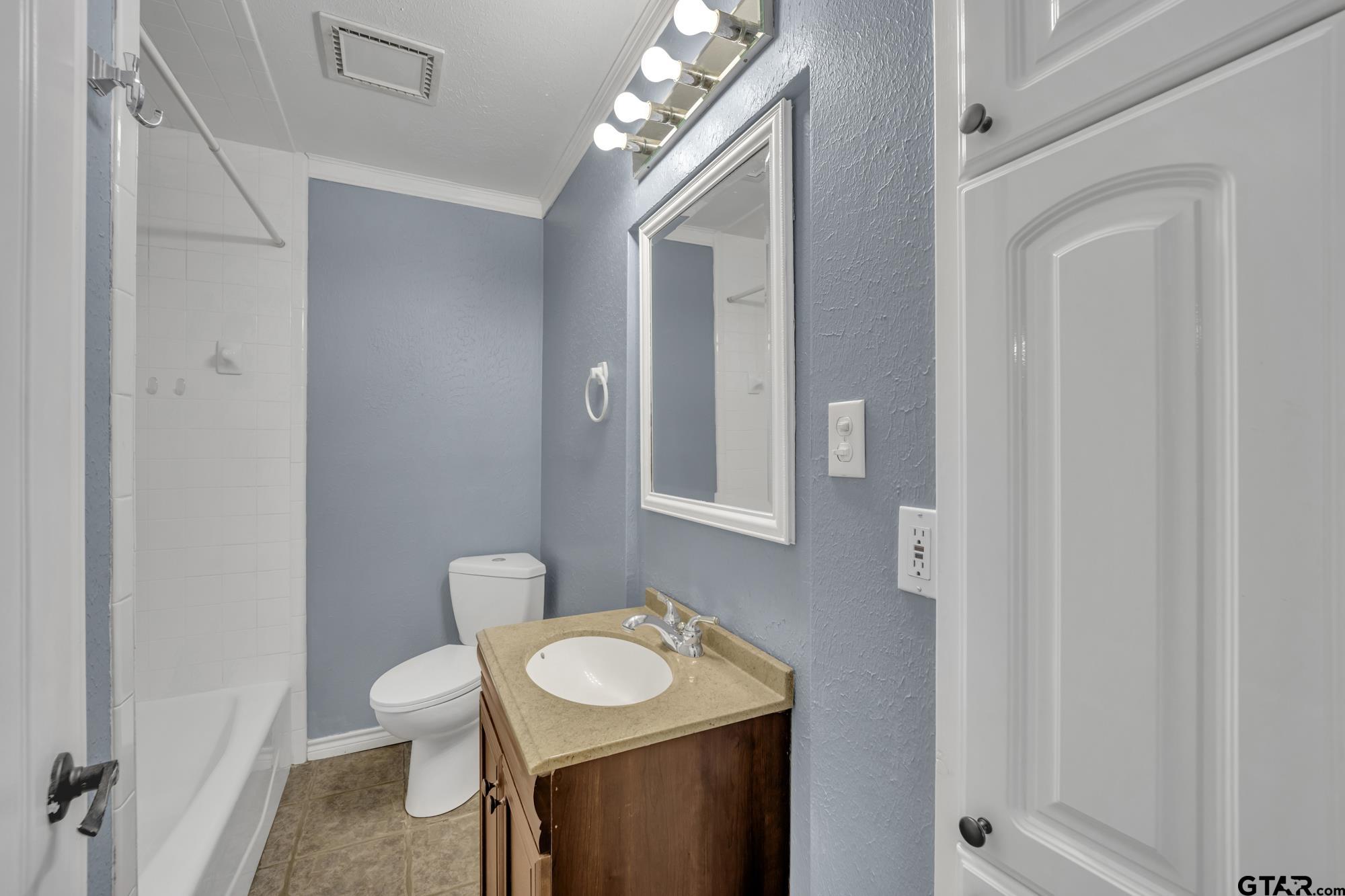 3743 Smelley Road Longview, TX 75605 - Photo 15 of 25 a bathroom with a sink and a mirror