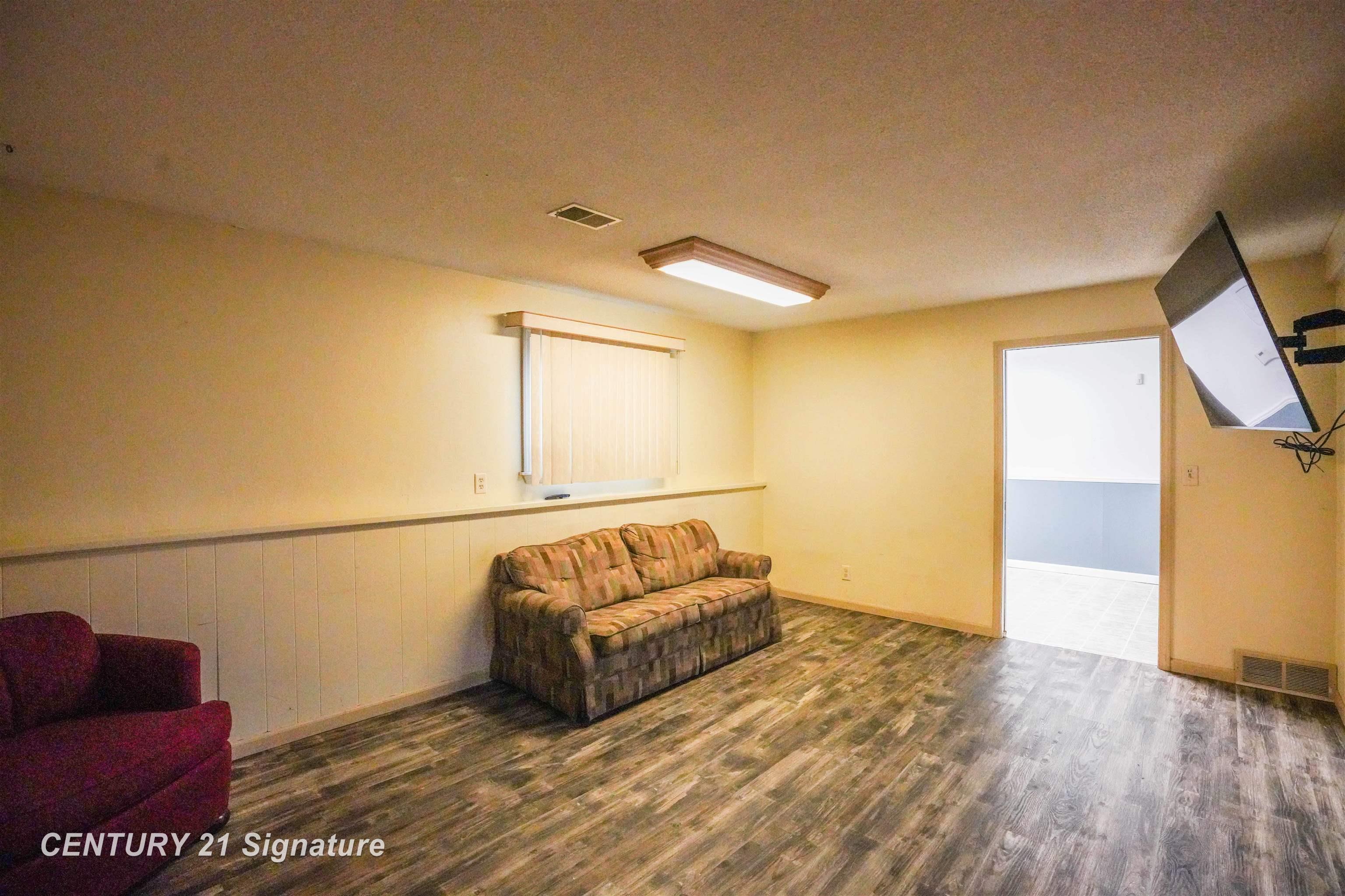 5415 Stroebel Road Saginaw, MI 48609 - Photo 21 of 31 50160565-ea599336-e1f1-472f-9db9-b5e60b02622c.JPG