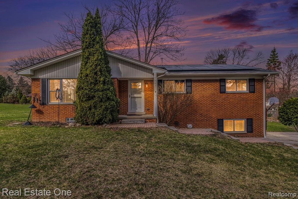 1167 Brewster Road Rochester Hills, MI 48306 - Photo 2 of 17