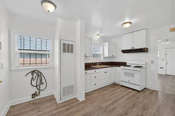 $320,000 | 3244 16th Avenue, Sacramento, CA 95820