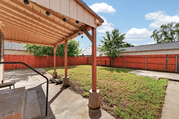 $320,000 | 3244 16th Avenue, Sacramento, CA 95820