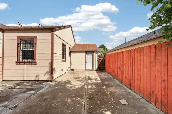 $320,000 | 3244 16th Avenue, Sacramento, CA 95820
