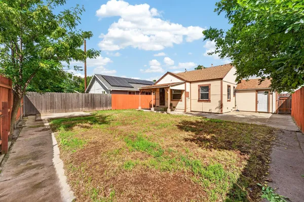 $320,000 | 3244 16th Avenue, Sacramento, CA 95820