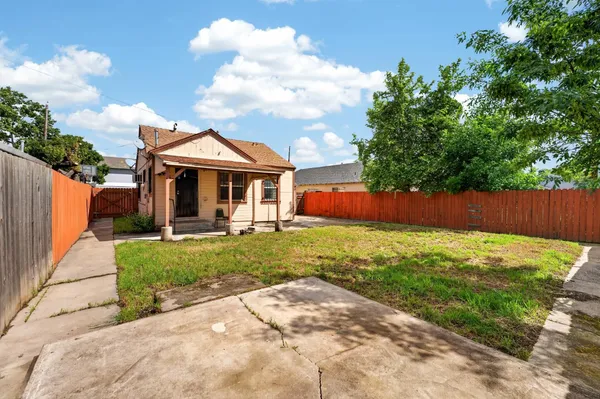 $320,000 | 3244 16th Avenue, Sacramento, CA 95820