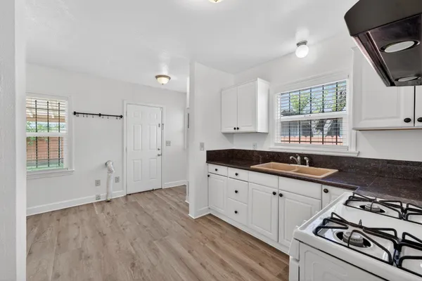 $320,000 | 3244 16th Avenue, Sacramento, CA 95820