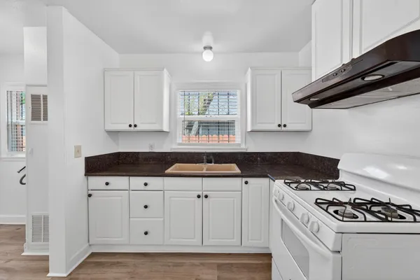 $320,000 | 3244 16th Avenue, Sacramento, CA 95820