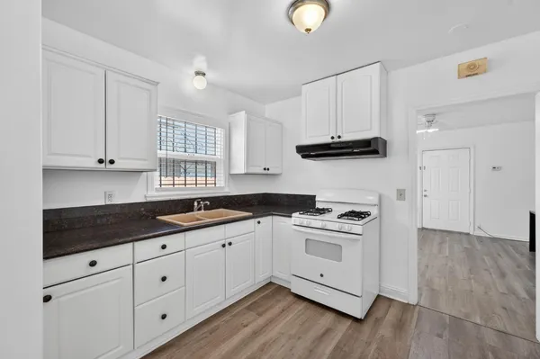 $320,000 | 3244 16th Avenue, Sacramento, CA 95820