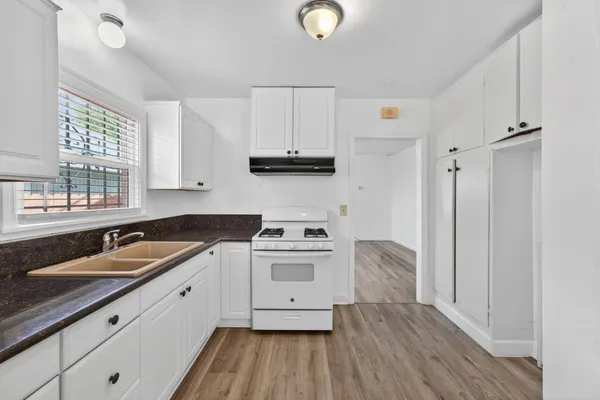 $320,000 | 3244 16th Avenue, Sacramento, CA 95820