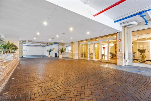 $4,450 | 3232 Southwest 22nd Terrace, Unit 301, Miami, FL 33145