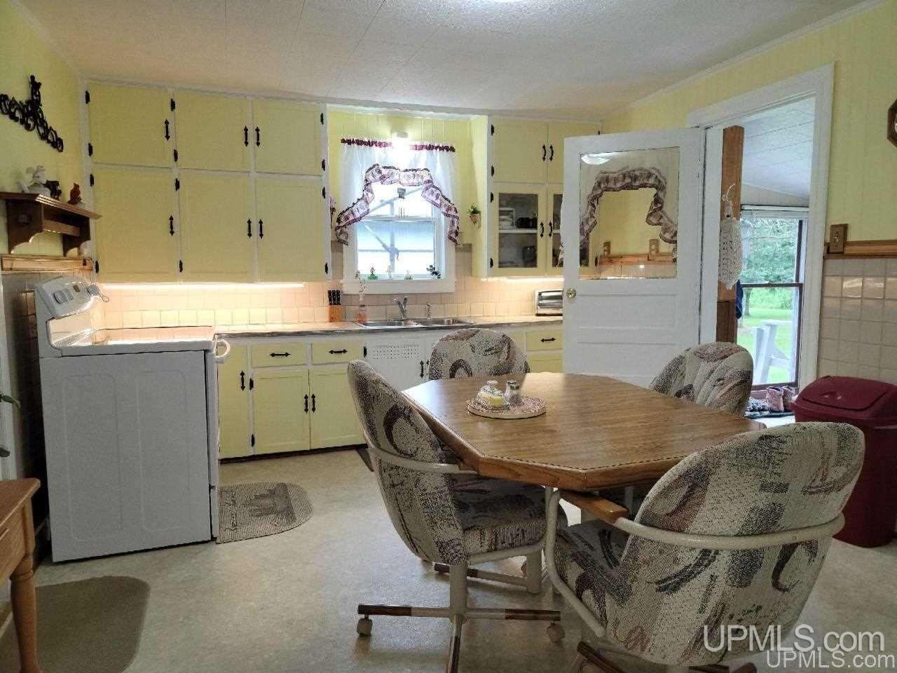 877 River Road Manistique, MI 49854 - Photo 6 of 49 Gallery Image 6