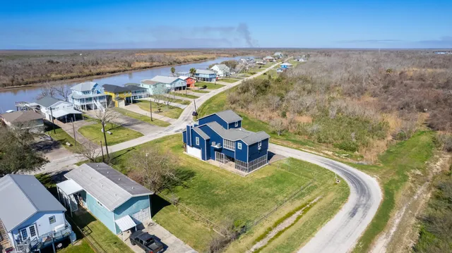 $685,000 | 324 County Road 257, Matagorda, TX 77457