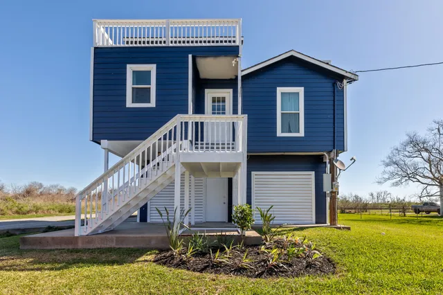 $685,000 | 324 County Road 257, Matagorda, TX 77457