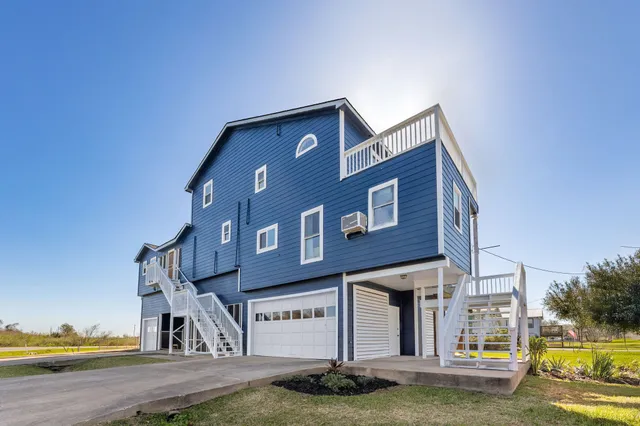 $685,000 | 324 County Road 257, Matagorda, TX 77457