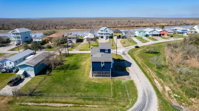 $685,000 | 324 County Road 257, Matagorda, TX 77457