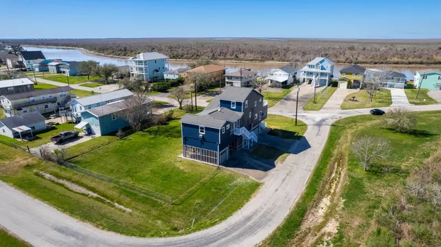 $685,000 | 324 County Road 257, Matagorda, TX 77457